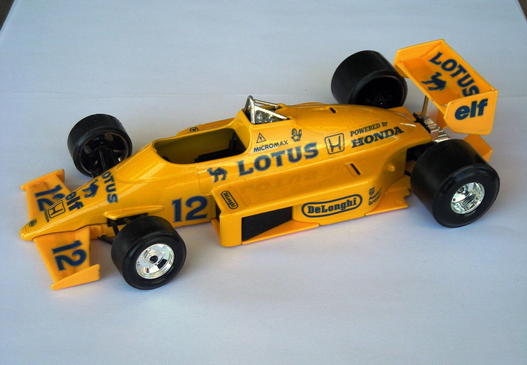 Bburago 6107 Lotus 99T