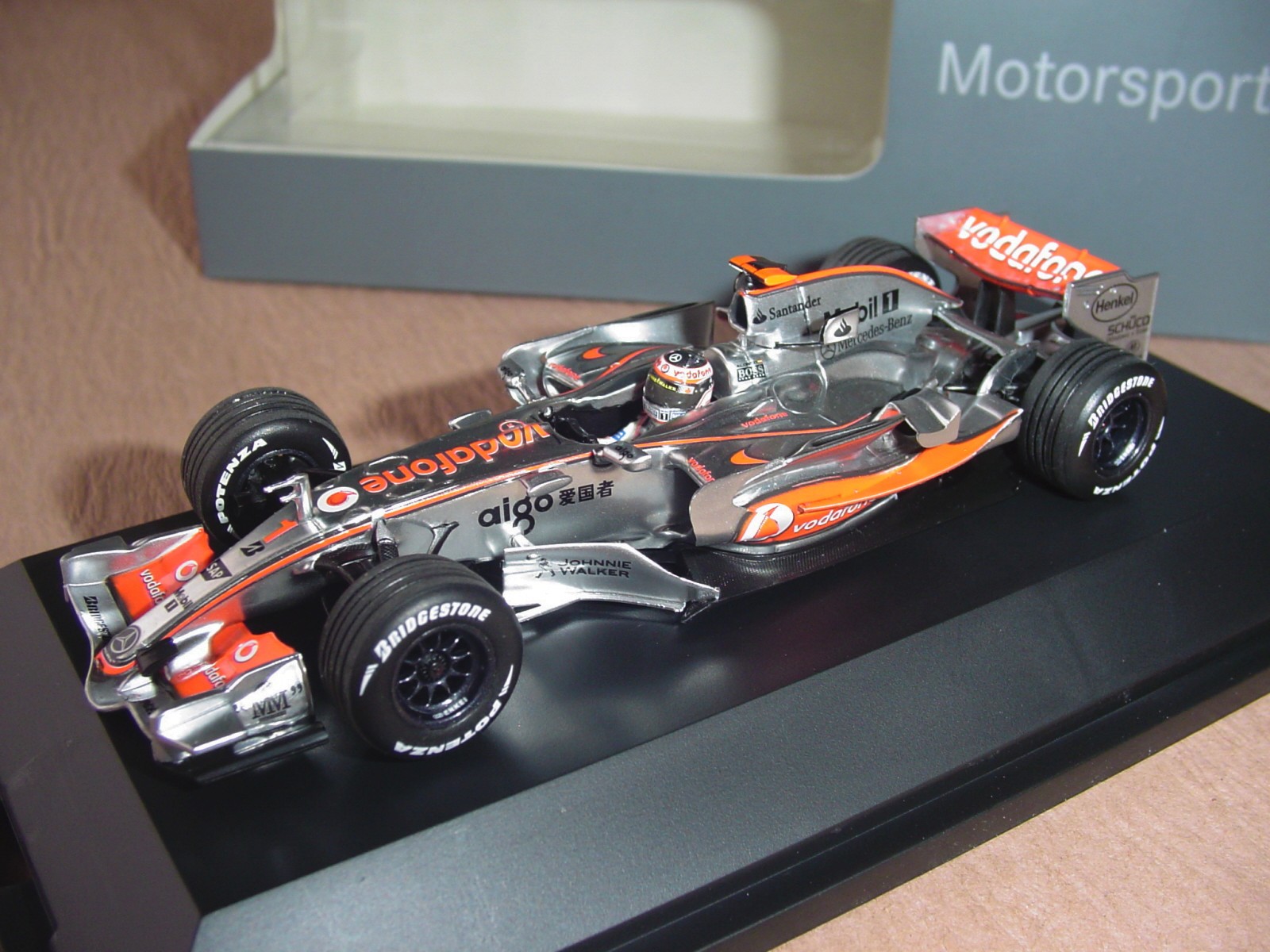 Minichamps B66962283 McLaren MP4/22